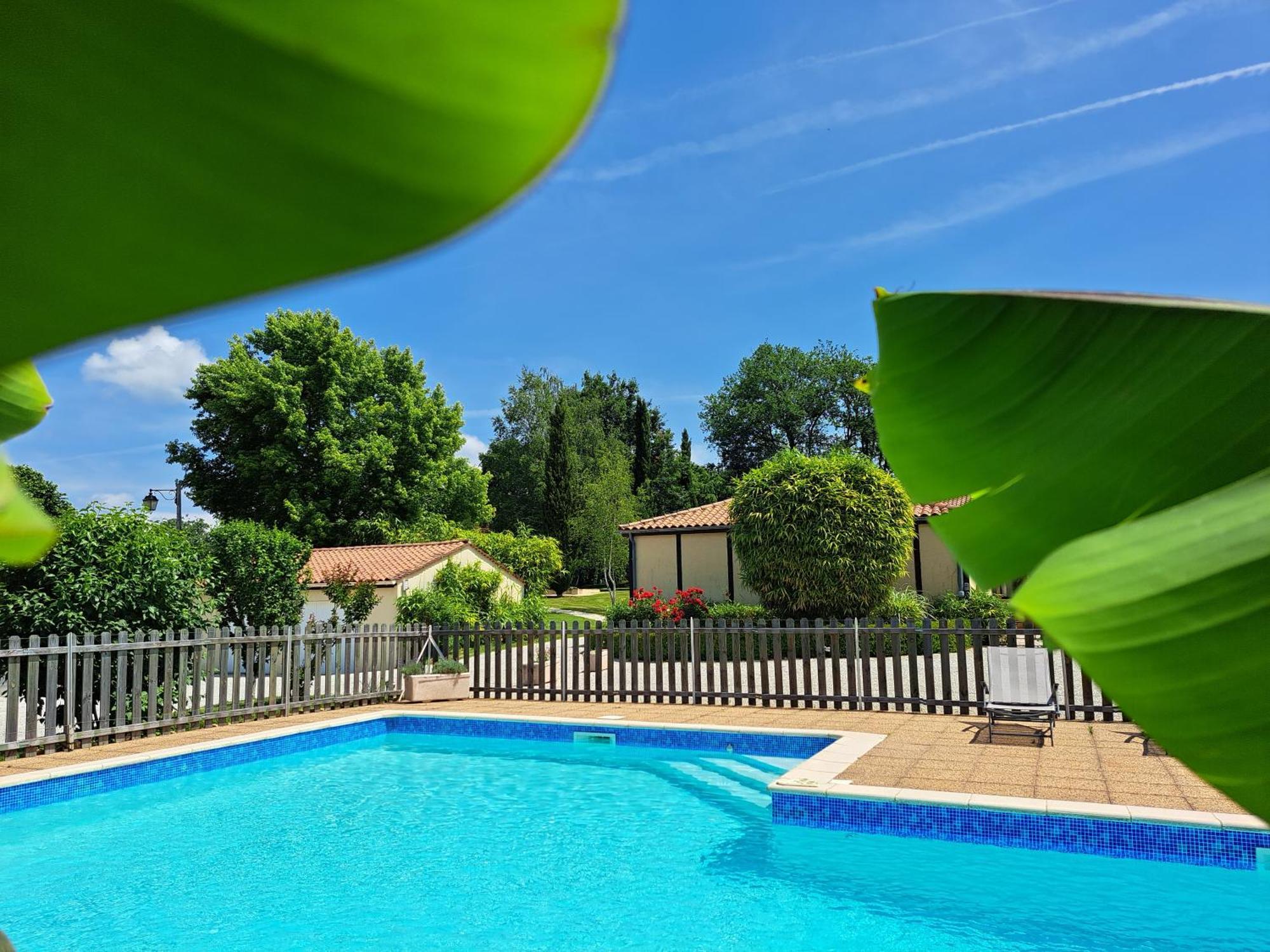 La Barde Montfort, Votre Maison D'Hotes A 4 Kms De Sarlat Dordogne Вітрак Екстер'єр фото